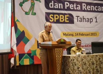 Kiri : Sekda Kota Malang Erik Setyo Santoso bersama Kadiskominfo Kota Malang Nur Widianto.