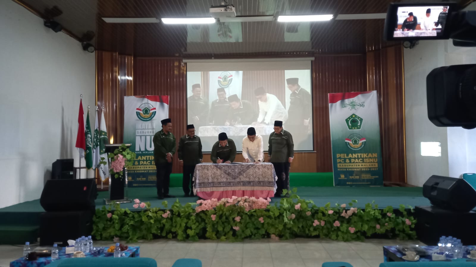 Penandatanganan MoU antara ISNU Kabupaten Malang dengan IAI Al-Qolam. 