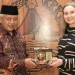 Bupati Malang, Sanusi (kiri) bersama Deputy Vice President Global Business Development King's College London, Helen Bailey (kanan).