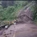 Longsor kembali terjadi di jalur penghubung Malang - Kediri di Desa Sukomulyo, Kecamatan Pujon, Kabupaten Malang, Selasa (28/2/2023). Akibatnya, jalur utama penghubung Malang - Kediri itu terputus.