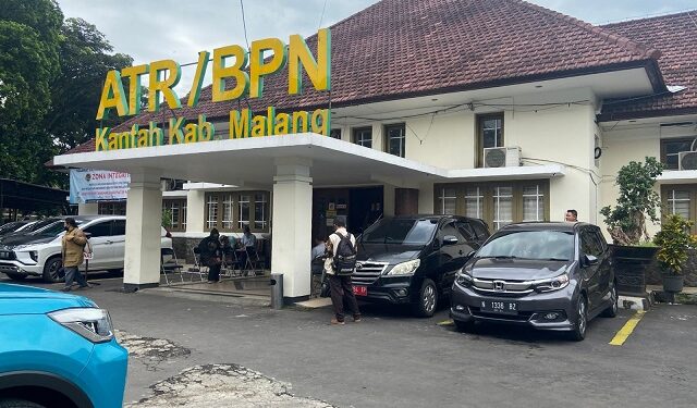 Suasana halaman Kantor BPN Kabupaten Malang.
