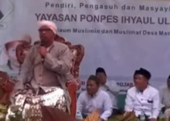 Saat Habib Mustofa Alaydrus menegur pejabat yang akan pulang di tengah ceramahnya.