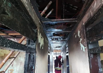 rumah terbakar