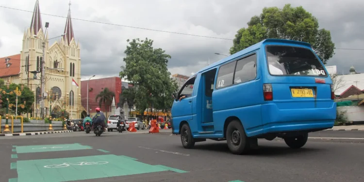 Sopir angkot demo