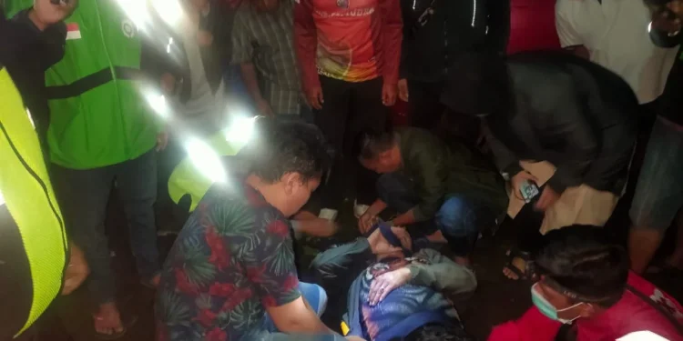 polisi jatuh ke sungai