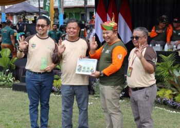 Foto bersama Pegadaian XII Surabaya di acara Hari Peduli Sampah Nasional (HPSN) tahun 2023.