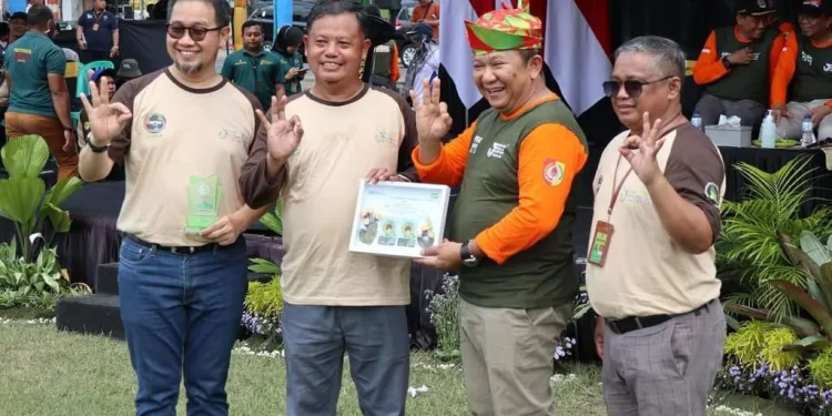 Foto bersama Pegadaian XII Surabaya di acara Hari Peduli Sampah Nasional (HPSN) tahun 2023.