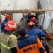 Proses evakuasi oleh petugas Damkar dan BPBD Kots Batu menyelamatkan pekerja bangunan yang pingsan dan terjatuh ke sumur sedalam 15 meter, Selasa (7/2/2023).