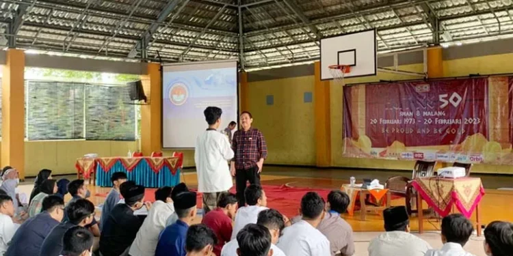 sekjen LPSK dan SMAN 8 Kota Malang