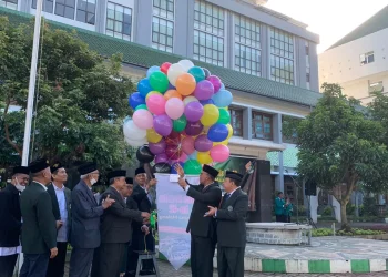 Pelepasan balon oleh jajaran rektorat dan yayasan Unisma.