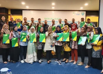 Foto bersama para perwakilan BUMDesma Kabupaten Malang saat acara Sosialisasi Perlindungan Jaminan Sosial Ketenagakerjaan dan Sistem Keagenan Bumdesma se-Kabupaten Malang di Hotel Aria Gajayana pada Selasa (14/02/2023).