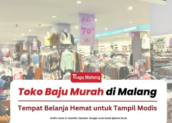 Pilihan busana di salah satu toko baju murah di Malang.