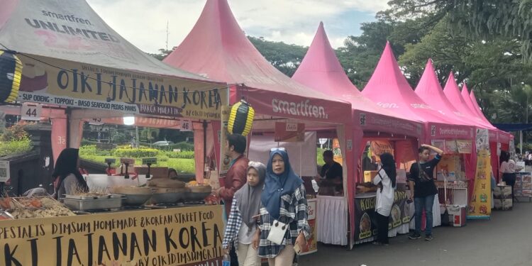 Berbagai pelaku UMKM tampak turut menyemarakkan Festival Heritage di Kota Malang.