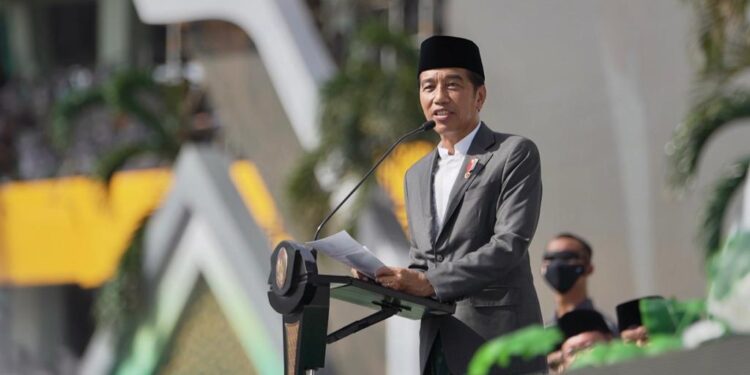Presiden Jokowi saat memberikan sambutan di pembukaan puncak resepsi Harlah 1 abad NU di Gor Delta Sidoarjo pada Selasa (7/2/2023).