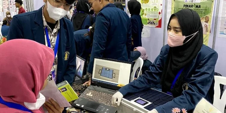Perkenalan inovasi alat kesehatan bernama Aladdin kepada masyarakat.