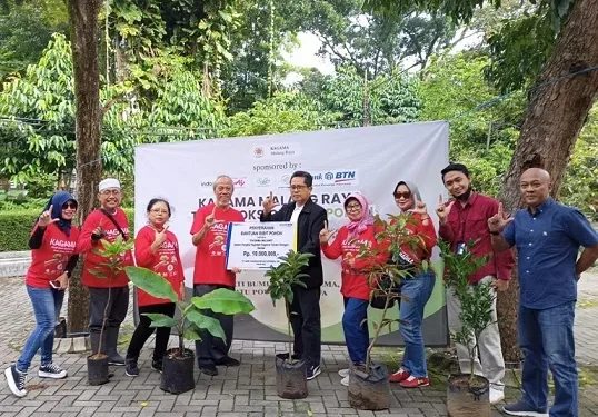 Penyerahan bantuan dari Bank BTN ke KAGAMA Malang Raya.