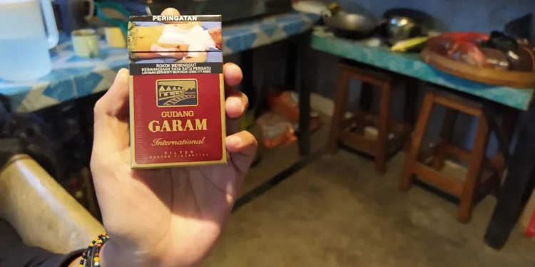 Ilustrasi logo rokok dengan merk dagang Gudang Garam.