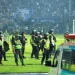 Detik-detik Tragedi Kanjuruhan pada 1 Oktober 2022.