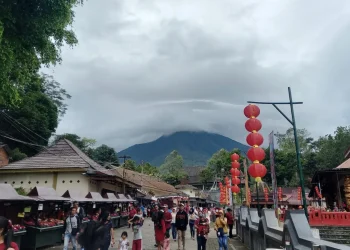 Suasana kawasan pariwisata Pesarean Gunung Kawi.