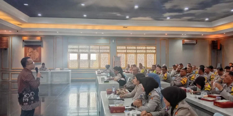 Kepala BPJS Ketenagakerjaan Malang memberikan pemaparan soal Jamsostek.