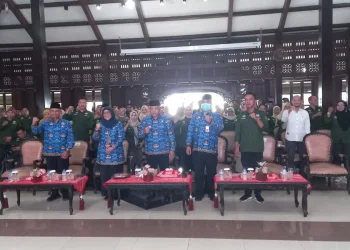 Foto bersama usai acara sarasehan resmi dibuka Bupati Malang, Sanusi.