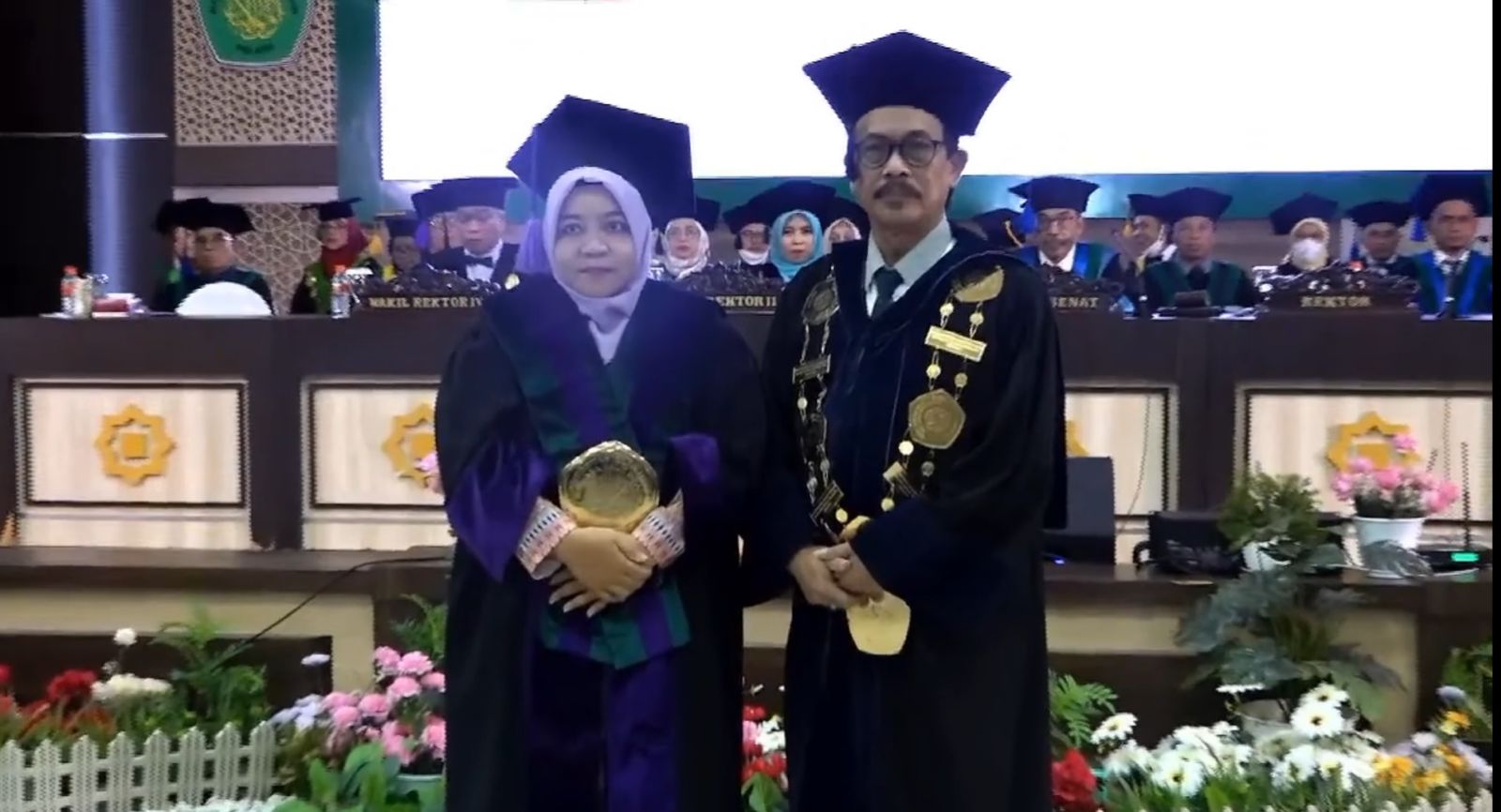 Guru Besar UIN Malang di Bidang Psikologi bersama Rektor UIN.