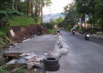 Jalur penyelamatan (emergency safety area) yang dibangun secara mandiri oleh warga Songgoriti mengingat angka kecelakaan yang tinggi.