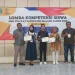 Potret Innes Aprilliana (kedua dari kanan) bersama para pemenang lomba Marketing Online pada LKS Kabupaten Malang (06/03/2023).