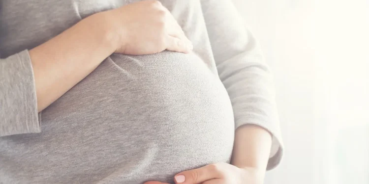 Hukum berpuasa bagi ibu hamil di bulan Ramadan.