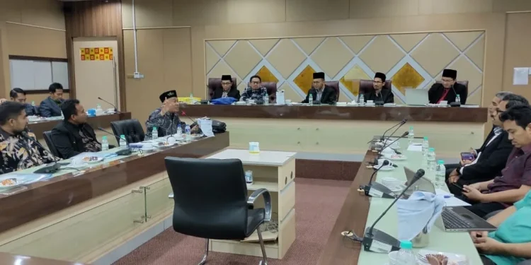 Unira dan Rombongan saat berada di Universitas Pahang Malaysia.