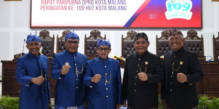 Wali Kota Malang dan Wakil Wali Kota Malang menghadiri Rapat Paripurna Peringatan HUT Kota Malang ke-109 (31/03/2023).