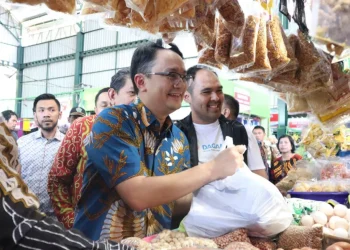 Wamendag RI, Dr. Jerry Sambuaga, saat menyambangi Pasar Oro Oro Dowo, Kota Malang pada Kamis (09/03/2023).