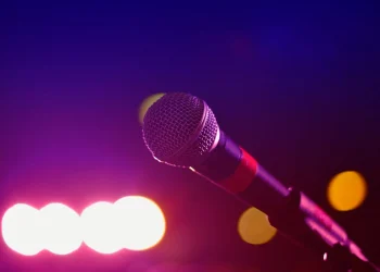 Ilustrasi karaoke.