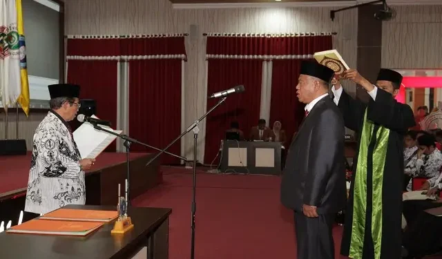 Pengambilan sumpah Dr Sudi Dul Aji MSi sebagai rektor baru Unikama.