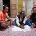 Petugas pantarlih saat melakukan pendataan di rumah warga.