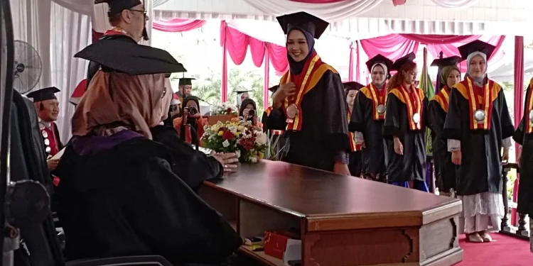 Mahasiswa,Mahasiswa STIE Malangkucekwara - Siap Terjun di Dunia Kerja, Ratusan Mahasiswa STIE Malangkucecwara Jalani Wisuda