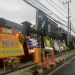 Karangan bunga yang berjejer di depan Polresta Malang Kota.