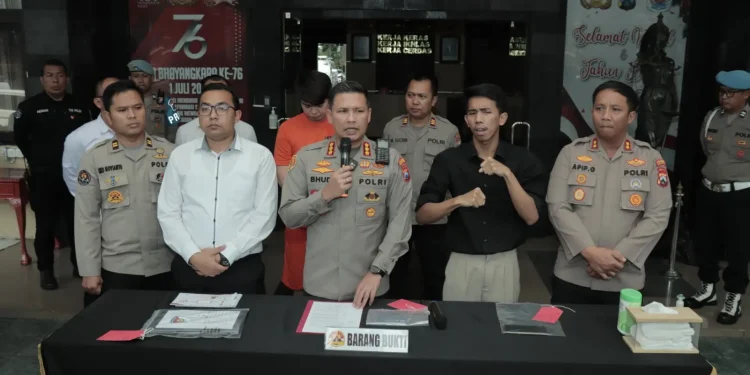 Tersangka baru kasus penipuan robot trading ATG yakni Raymond Enovan yang diungkap Polresta Malang Kota.
