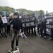 Gelombang aksi demonstrasi menentang putusan vonis terhadap para terdakwa Tragedi Kanjuruhan di depan Gedung DPRD Kota Malang, Kamis (16/3/2023).