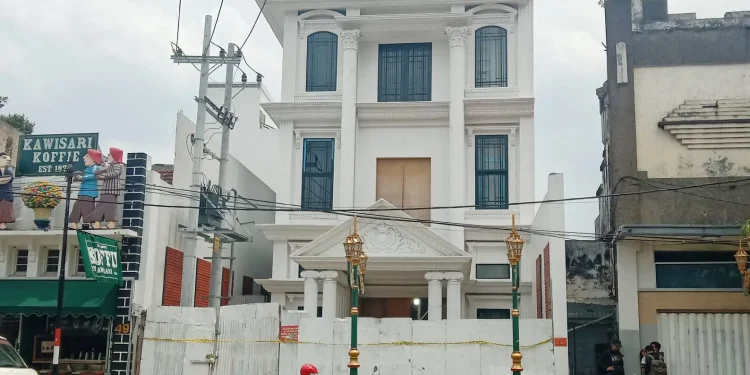 Penampakan aset rumah mewah milik Wahyu Kenzo di Kayutangan Heritage, Kota Malang yang disegel Bareskrim Polri.