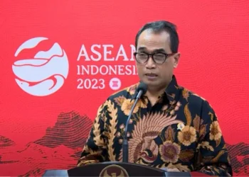 Menteri Perhubungan, Budi Karya Sumadi mengumumkan cuti libur lebaran 2023 di Kantor Kepresidenan Jakarta.