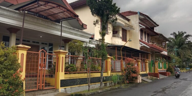 Rumah No.9 di Blok B RT01/RW12, Perum Bukit Cemara Tujuh, Kota Malang.