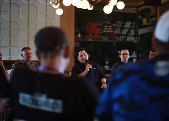 Ketum PSSI, Erick Thohir saat bertemu dengan manajemen Arema FC dan Aremania di Kota Malang.