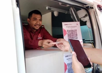 Masyarakat tengah melakukan penukaran uang usai acara SERAMBI (25/03/2023).