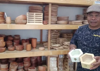 karya seni produk kayu