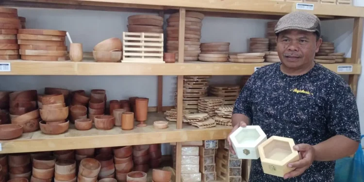 karya seni produk kayu
