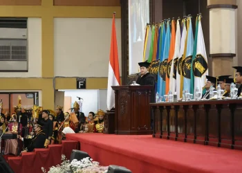 Erick Thohir menyampaikan orasi ilmiah usai terima doktor kehormatan atau honoris causa dari Universitas Brawijaya