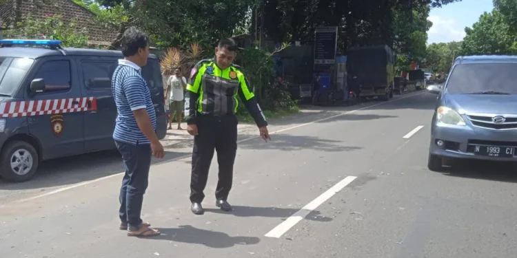 Innova Tabrak truk dan motor