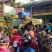 Tabrak pohon, Sopir truk terjepit