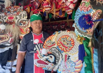Seniman Topeng